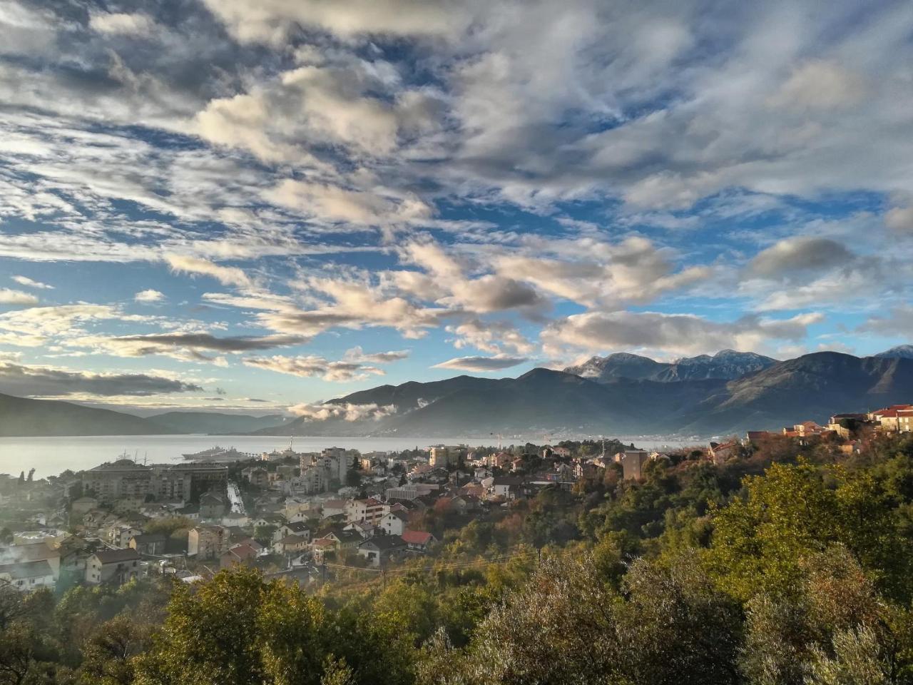 Apartment Sea&Sky Tivat Eksteriør billede
